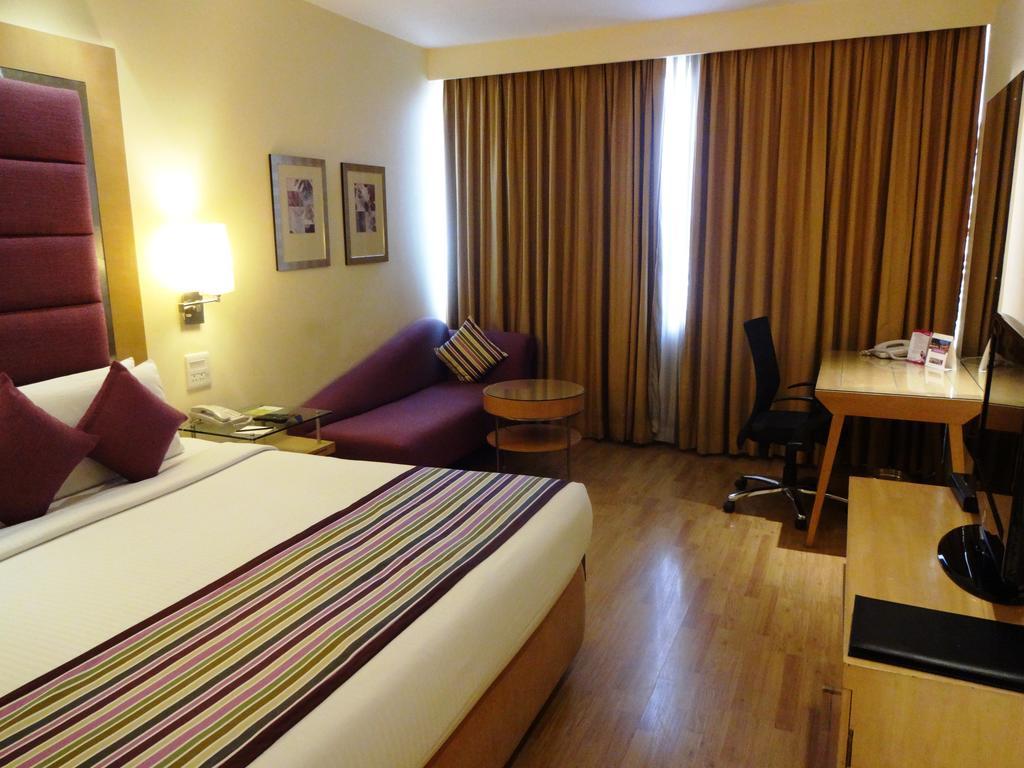 Royal Orchid Central Bangalore, Manipal Centre, Mg Road Room photo